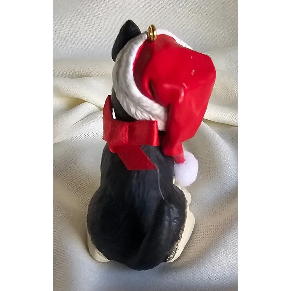 Vintage 1999 Hallmark Keepsake Husky Puppy Dog Christmas Ornament Santa Hat 99